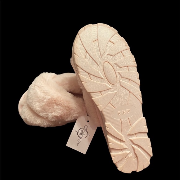 Sole Mates Pink Fuzzy Slippers - Picture 4 of 5